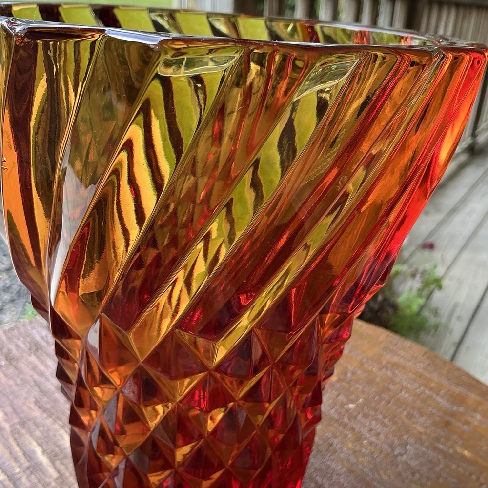 VTG L.E. Smith Amberina Diamond Point Swirl Vase Amber Glass, Heavy Pressed - Picture 6 of 14